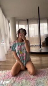 Hot TikTok Thot Selfies Her Naked Body in Front of the Mirror