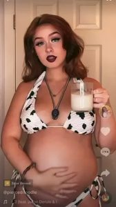 Beautiful woman Makeup Pregnant by piercednoodle