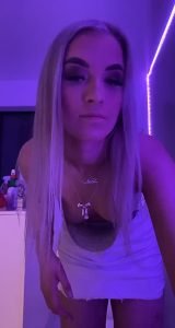 Blonde Downblouse Tiktok by baddestgirlnextdoorx