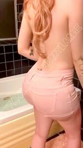 Thick Snowbunny In The Tub