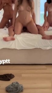 Friends making XXX TikTok while having a FFFM foursome